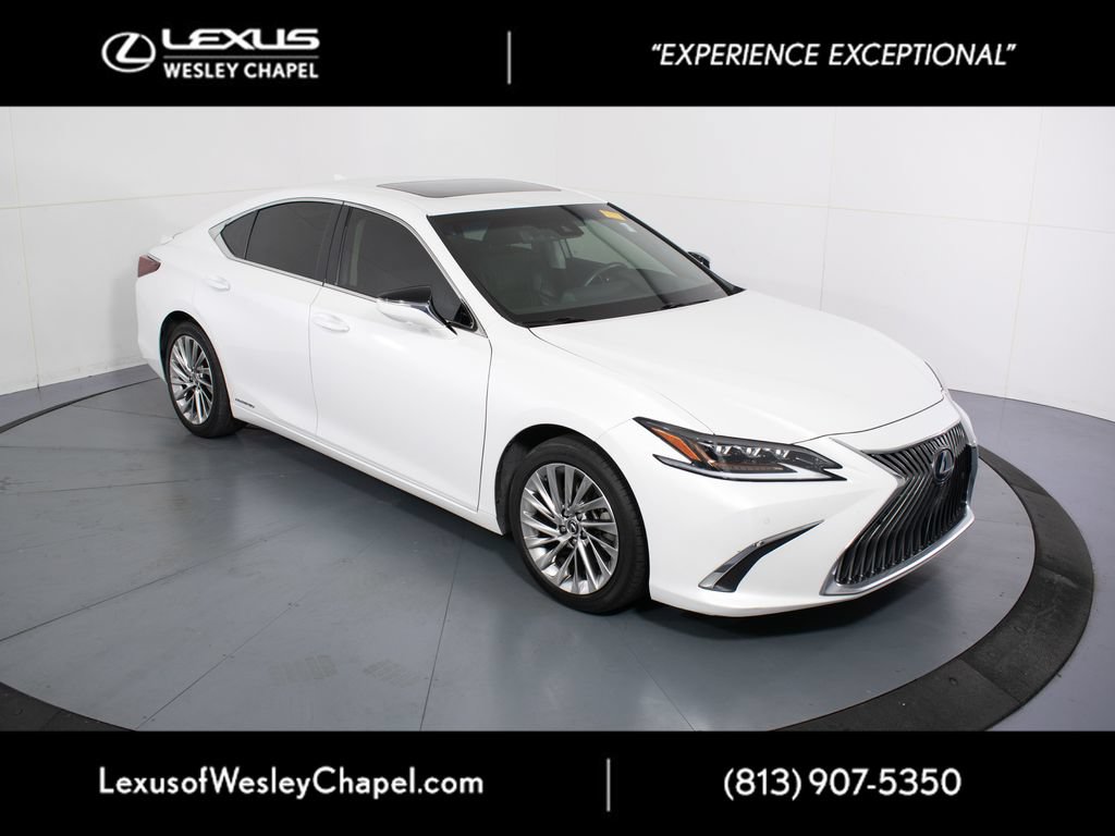 Used 2021 Lexus ES 300h Ultra Luxury w/ Accessory Package 2 FWD image 2