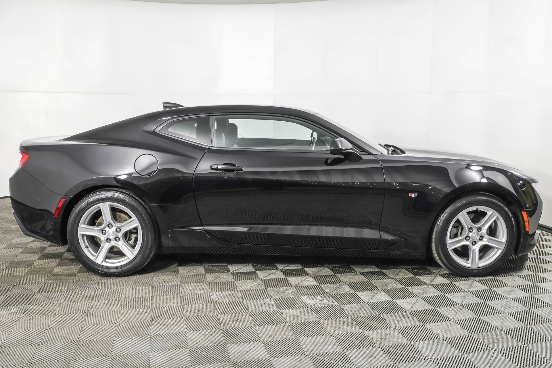 Used 2017 Chevrolet Camaro LT image 13