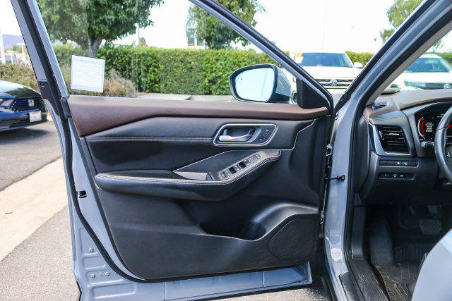 Used 2023 Nissan Rogue Platinum w/ Platinum Premium Package FWD image 28