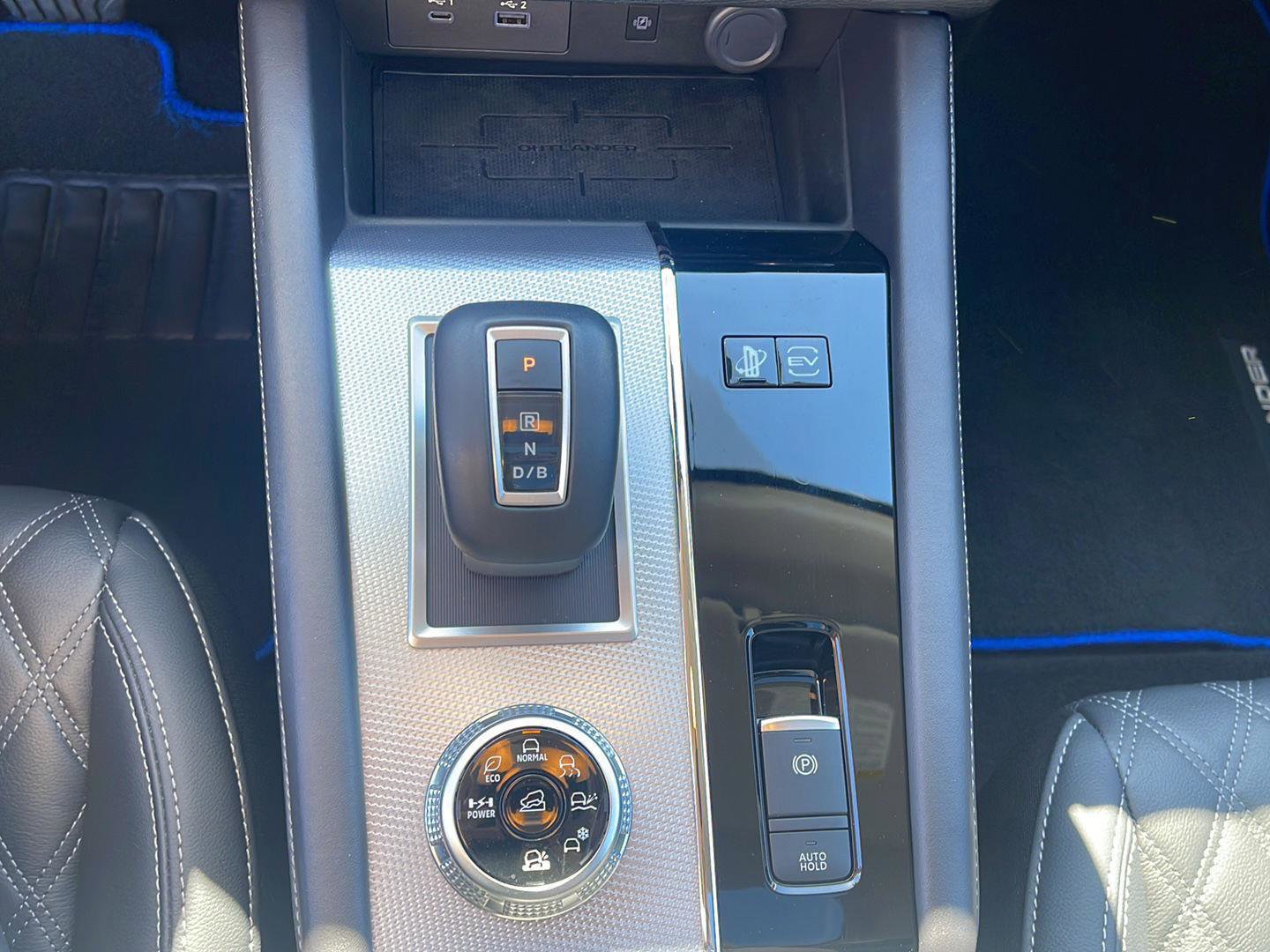 Used 2025 Mitsubishi Outlander 4WD Plug-In Hybrid image 19