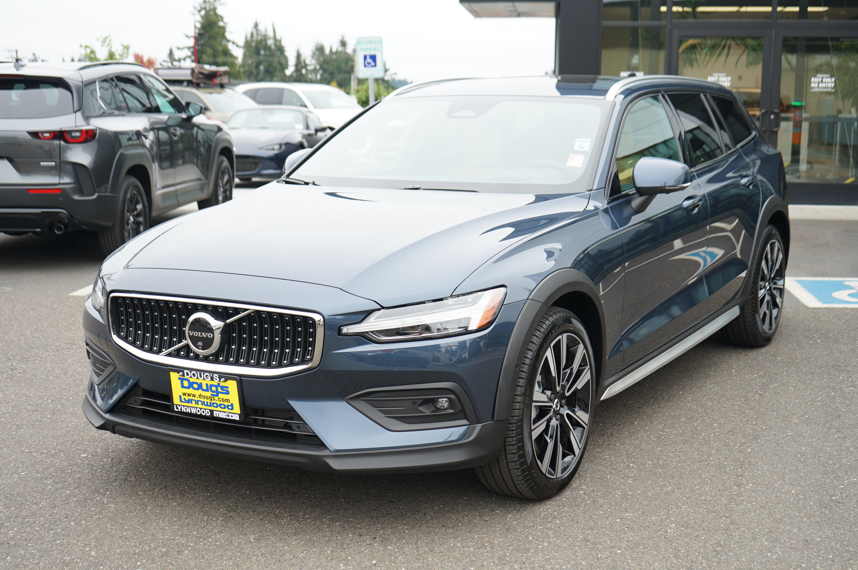 Used 2026 Volvo V60 B5 Cross Country Ultra AWD/4WD image 9