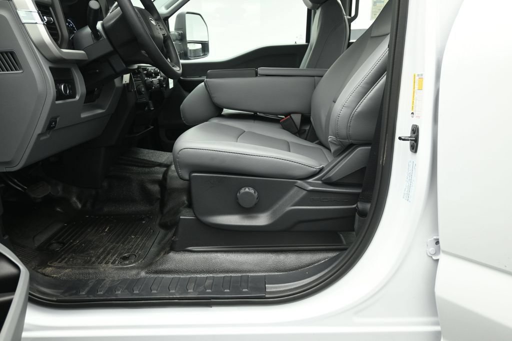 New 2026 Ford F250 XL w/ 360-Degree Camera Package RWD image 8