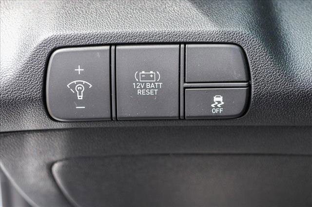 New 2025 Hyundai Elantra Limited image 13