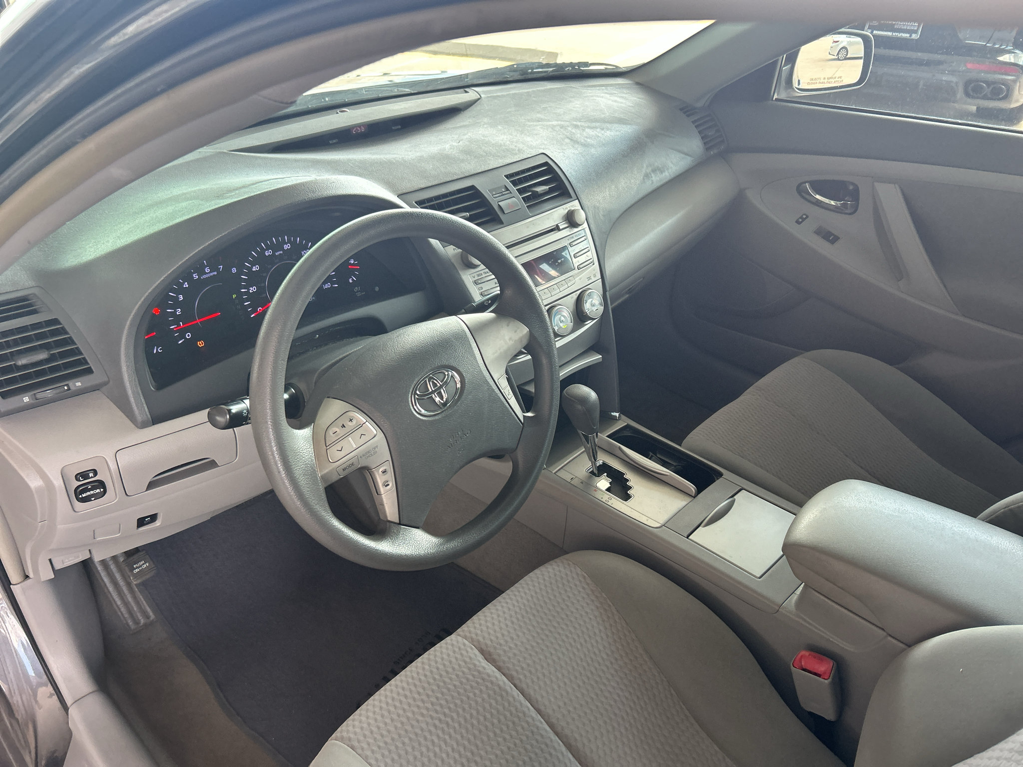 Used 2010 Toyota Camry LE FWD image 12