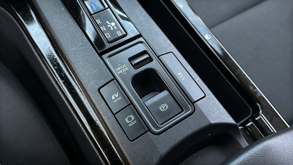 Used 2024 Toyota Prius LE image 28