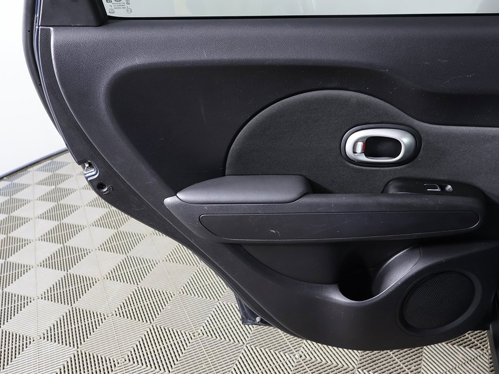 Used 2017 Kia Soul + image 19