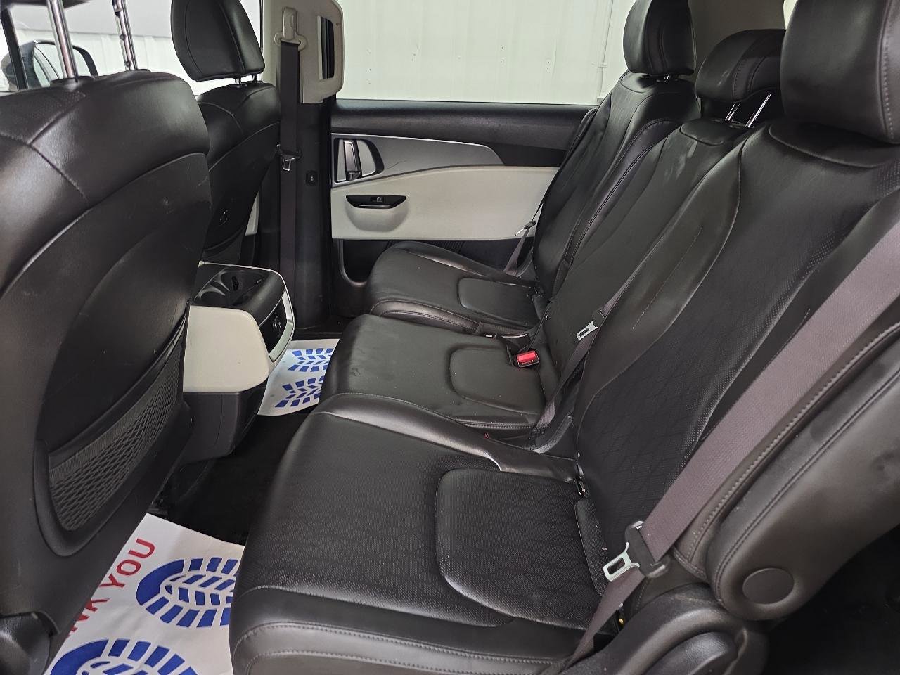 Used 2022 Kia Carnival LX FWD image 30