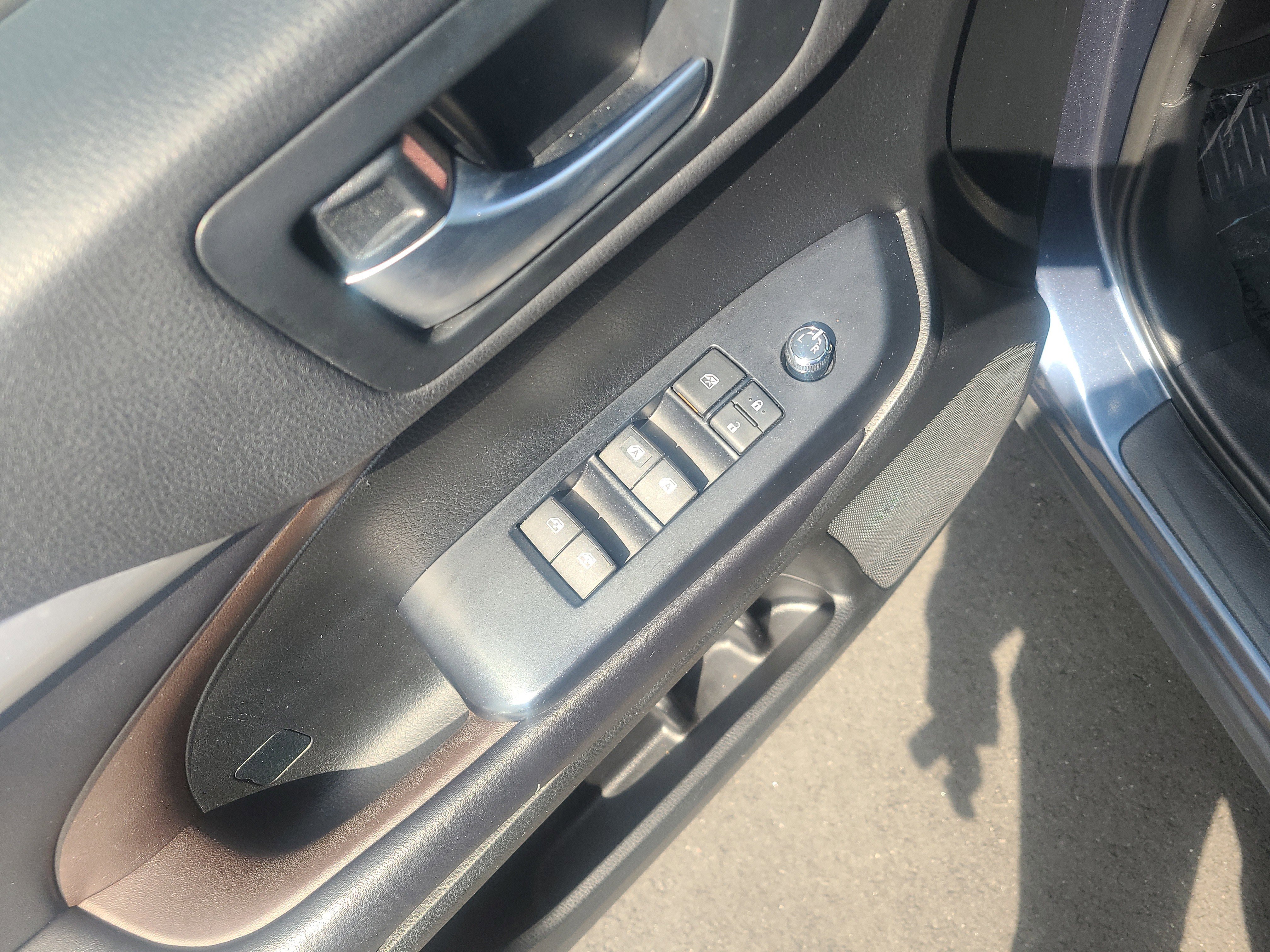 Used 2019 Toyota Highlander XLE AWD/4WD image 14