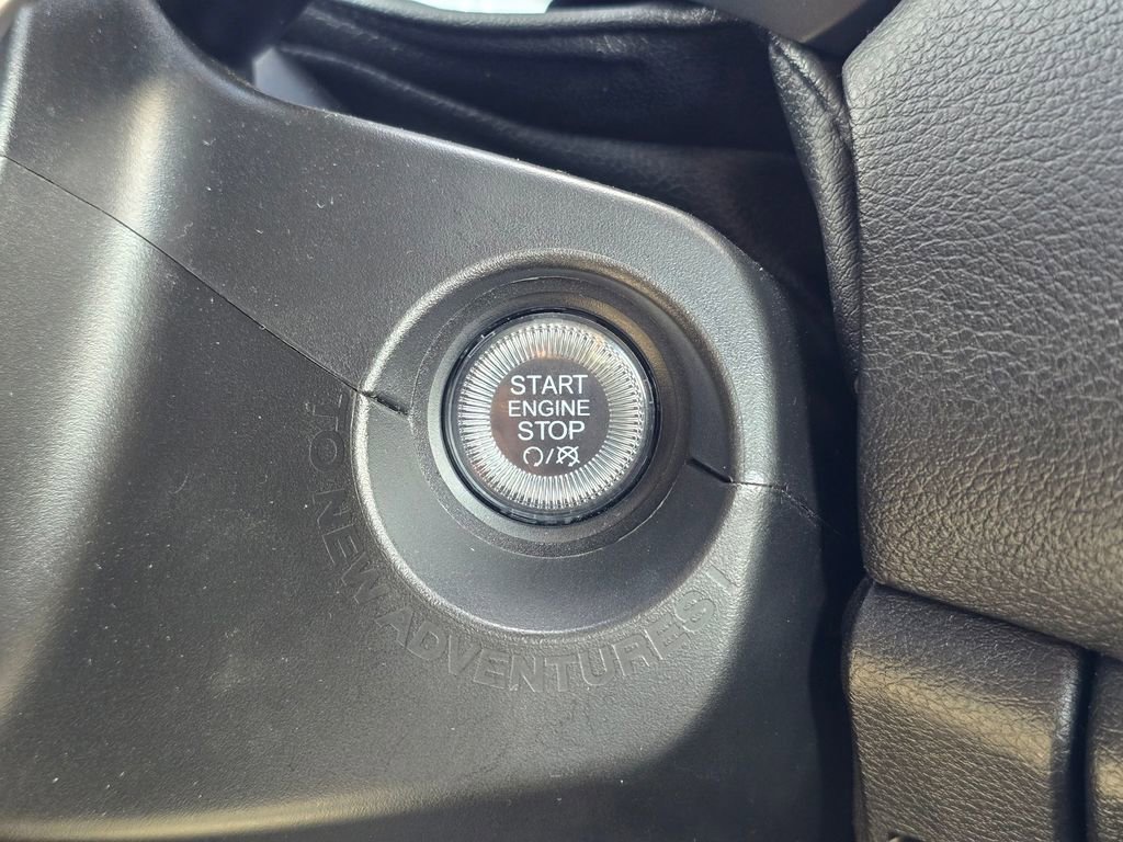 Used 2023 Jeep Renegade Latitude AWD/4WD image 35