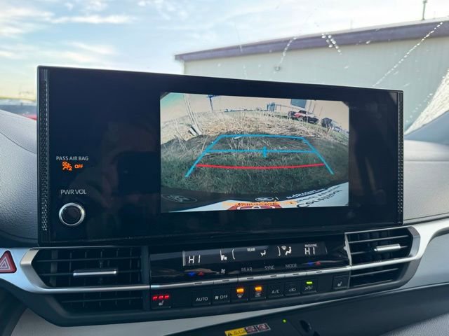 Certified 2025 Toyota Sienna XLE image 5