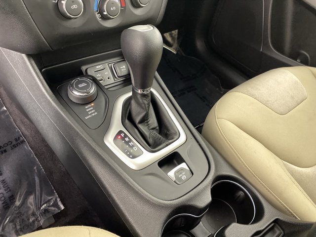 Used 2017 Jeep Cherokee Sport AWD/4WD image 25
