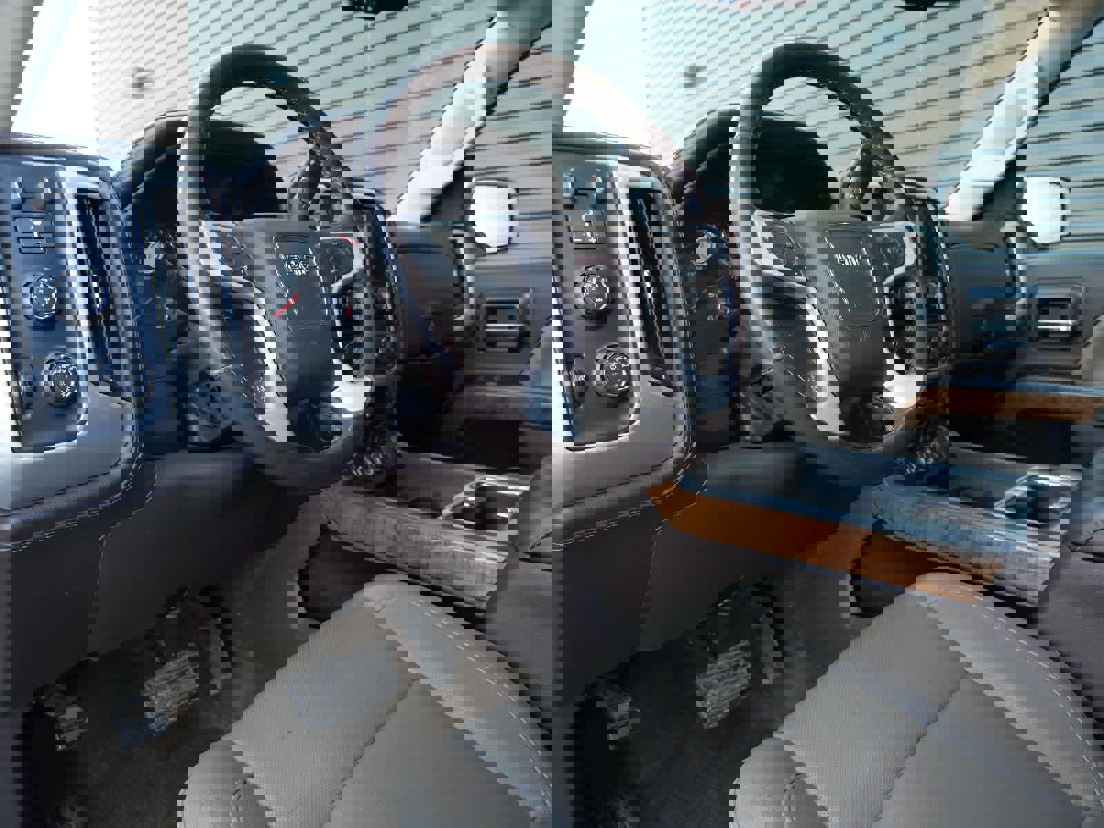 Used 2014 GMC Sierra 1500 SLT w/ SLT Crew Cab Value Package image 4