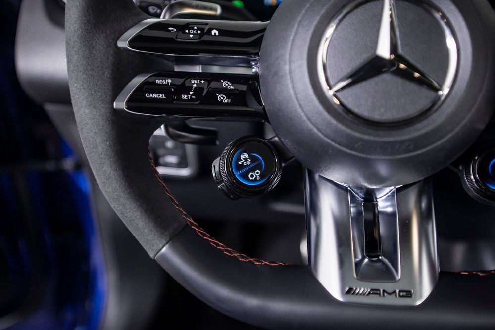Used 2025 Mercedes-Benz GLB 35 AMG 4MATIC image 40