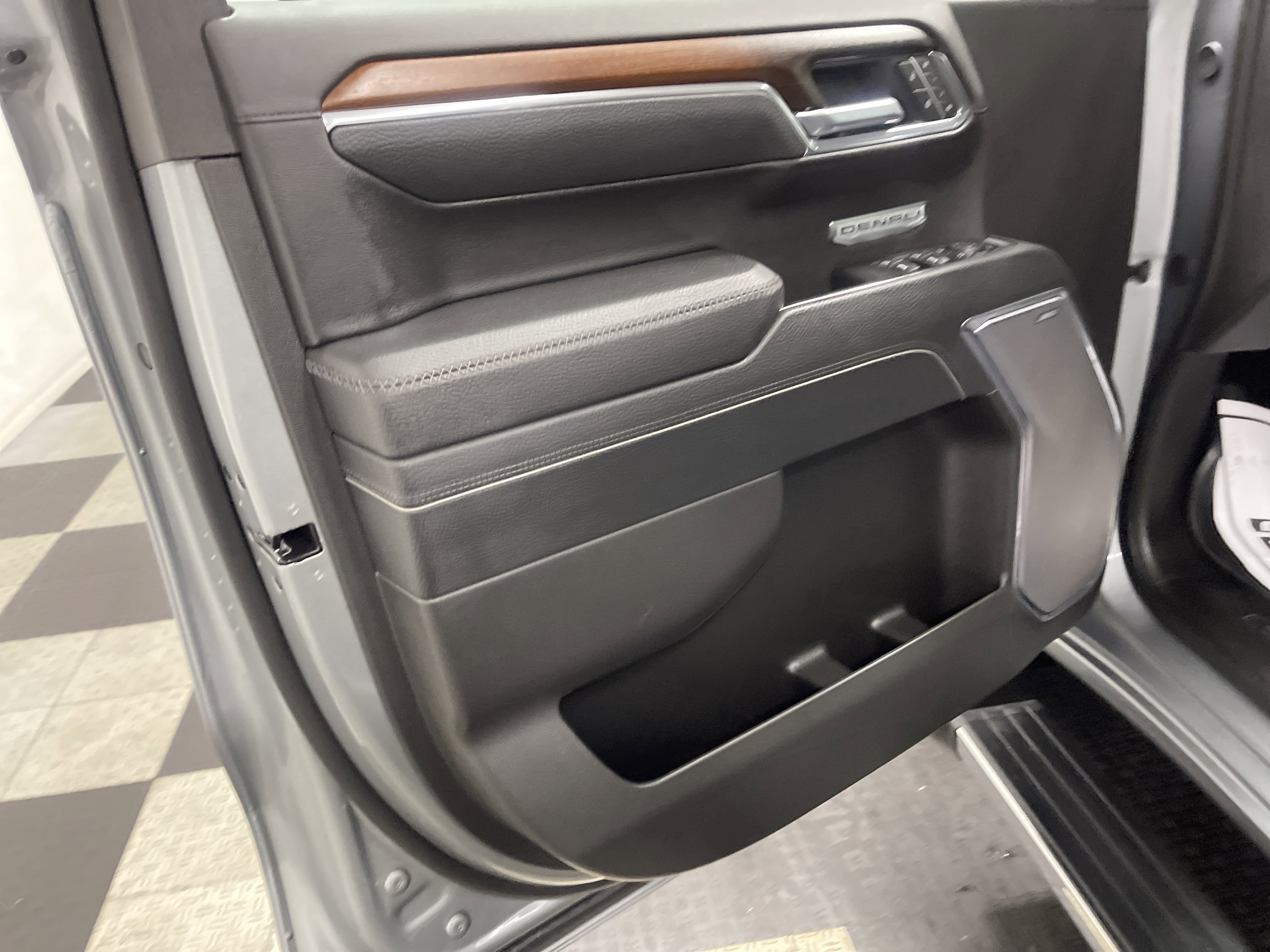 Used 2025 GMC Sierra 1500 Denali w/ Denali Reserve Package image 10