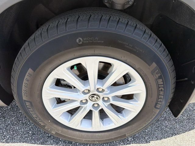 Certified 2024 Toyota Grand Highlander FWD image 33