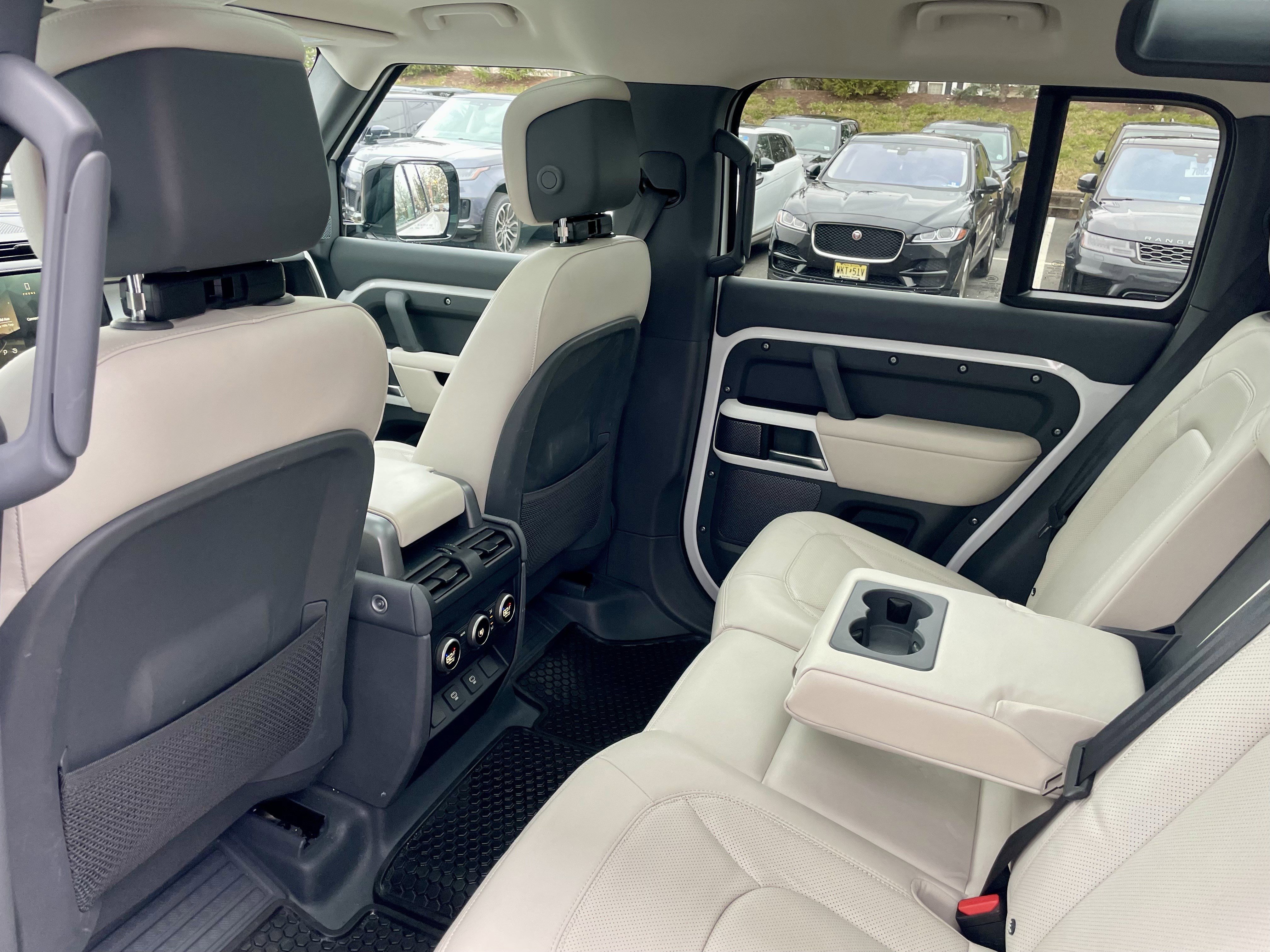 Certified 2024 Land Rover Defender 110 SE image 30