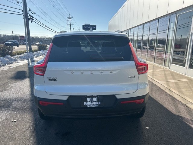 Certified 2025 Volvo XC40 B5 Plus AWD/4WD image 4