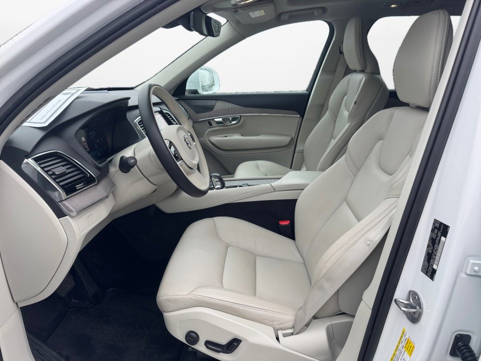 Certified 2023 Volvo XC90 B5 Plus w/ Protection Package Premier image 11