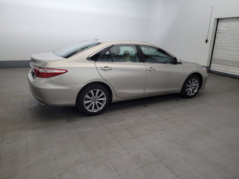 Used 2017 Toyota Camry XLE w/ Moonroof Package FWD image 10
