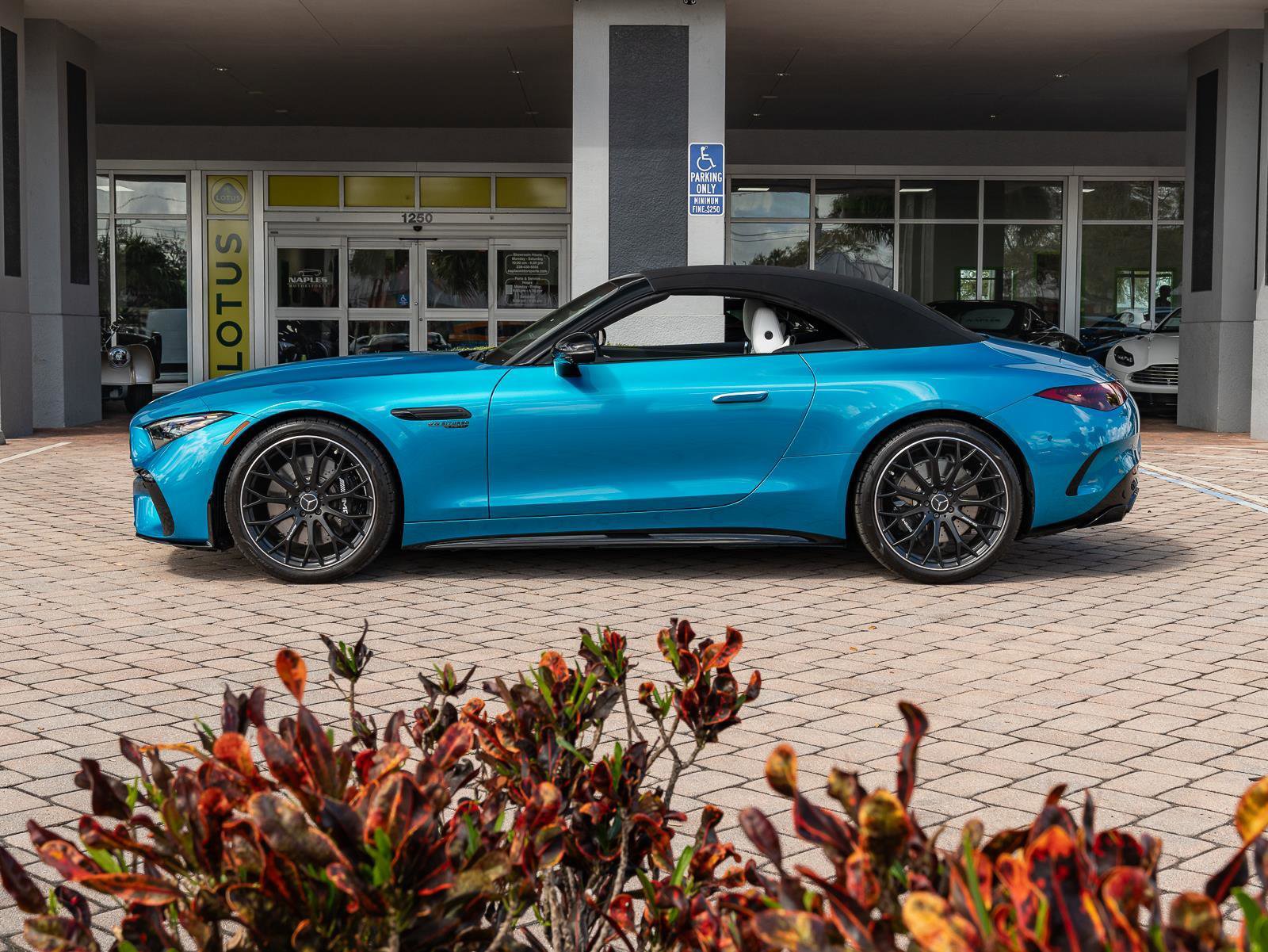 Used 2024 Mercedes-Benz SL 63 AMG 4MATIC image 31