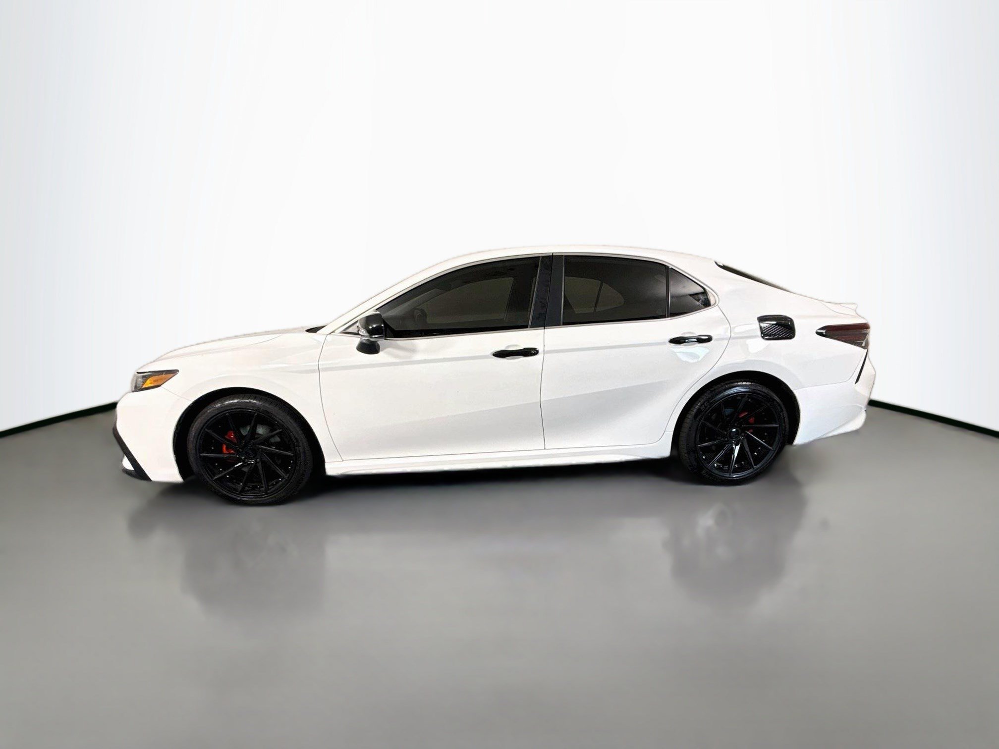 Used 2021 Toyota Camry SE FWD image 6