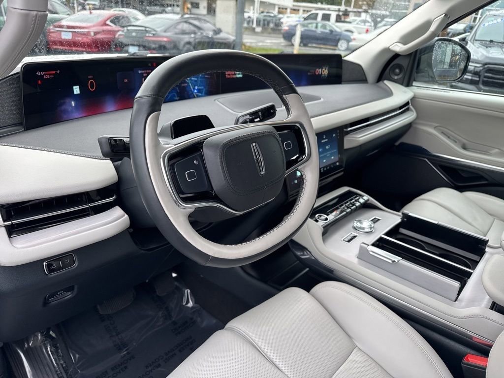 Used 2025 Lincoln Navigator L Reserve AWD/4WD image 23