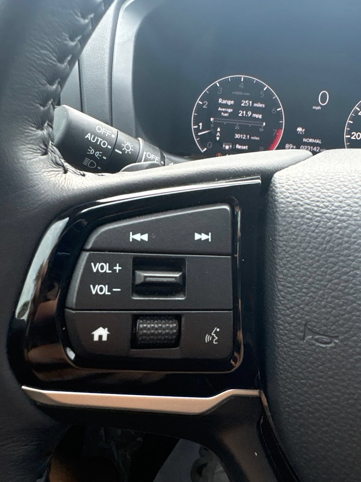 Used 2025 Honda Odyssey Touring image 25