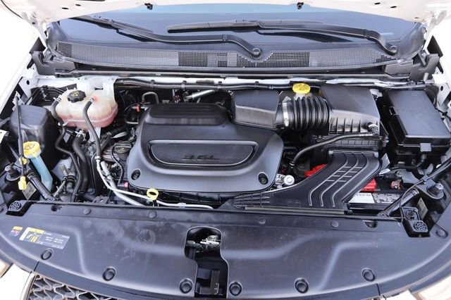 Used 2023 Chrysler Pacifica Touring-L image 28