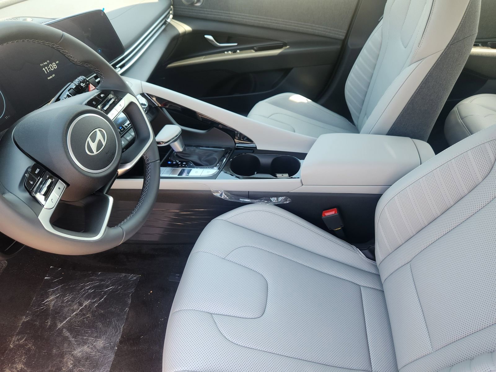 New 2025 Hyundai Elantra Limited image 12