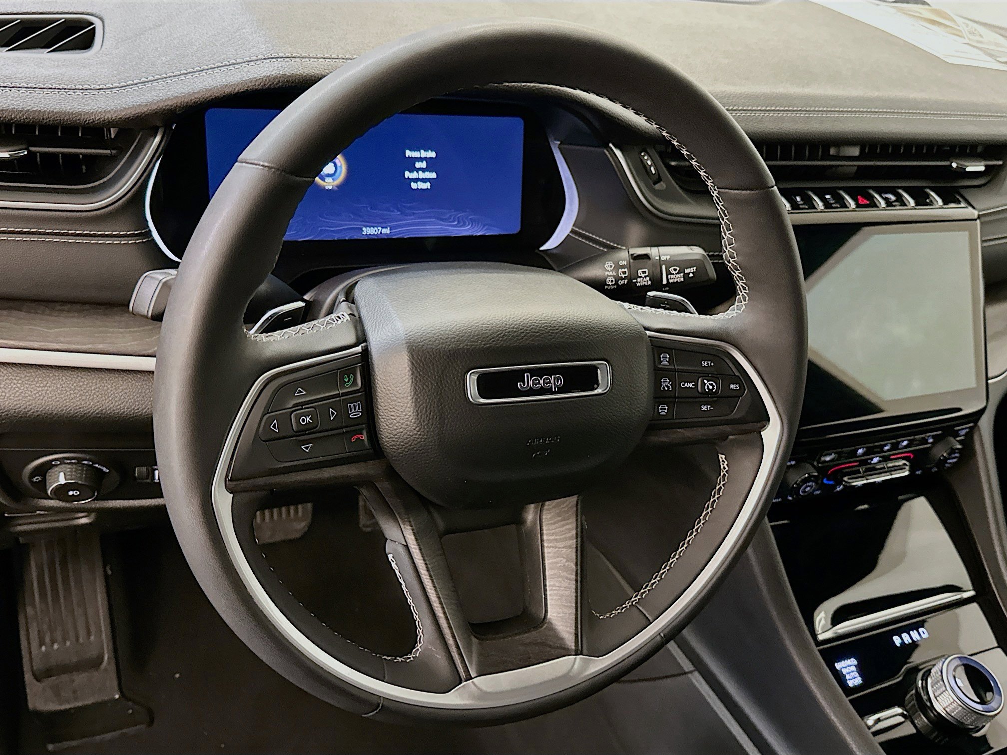 Used 2024 Jeep Grand Cherokee L Limited w/ Luxury Tech Group II image 18