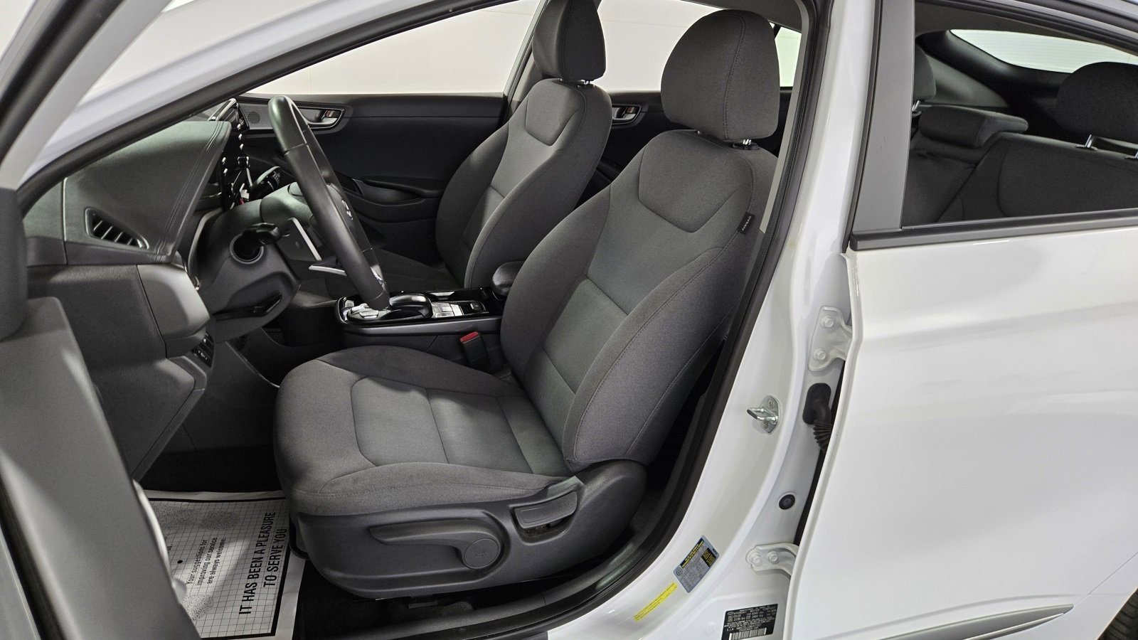 Used 2021 Hyundai Ioniq SE image 23