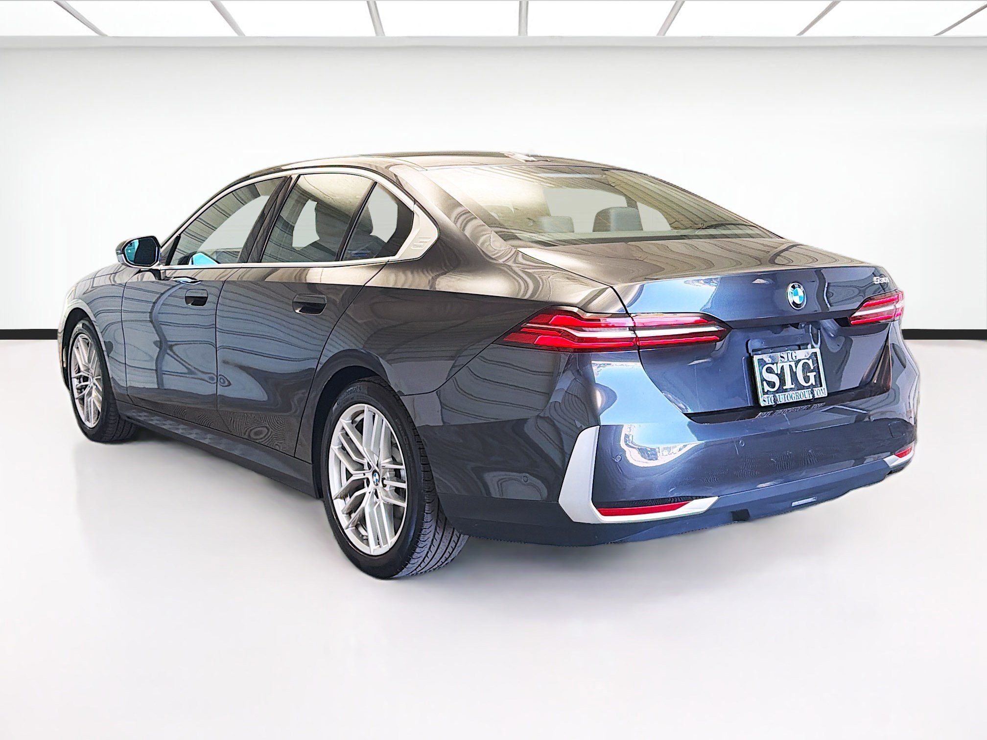 Used 2024 BMW 530i w/ Premium Package image 6