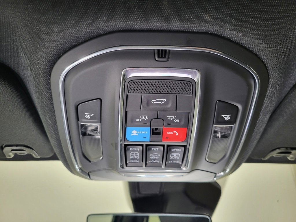 Used 2024 Jeep Wagoneer L Series III w/ Premium Group I image 14