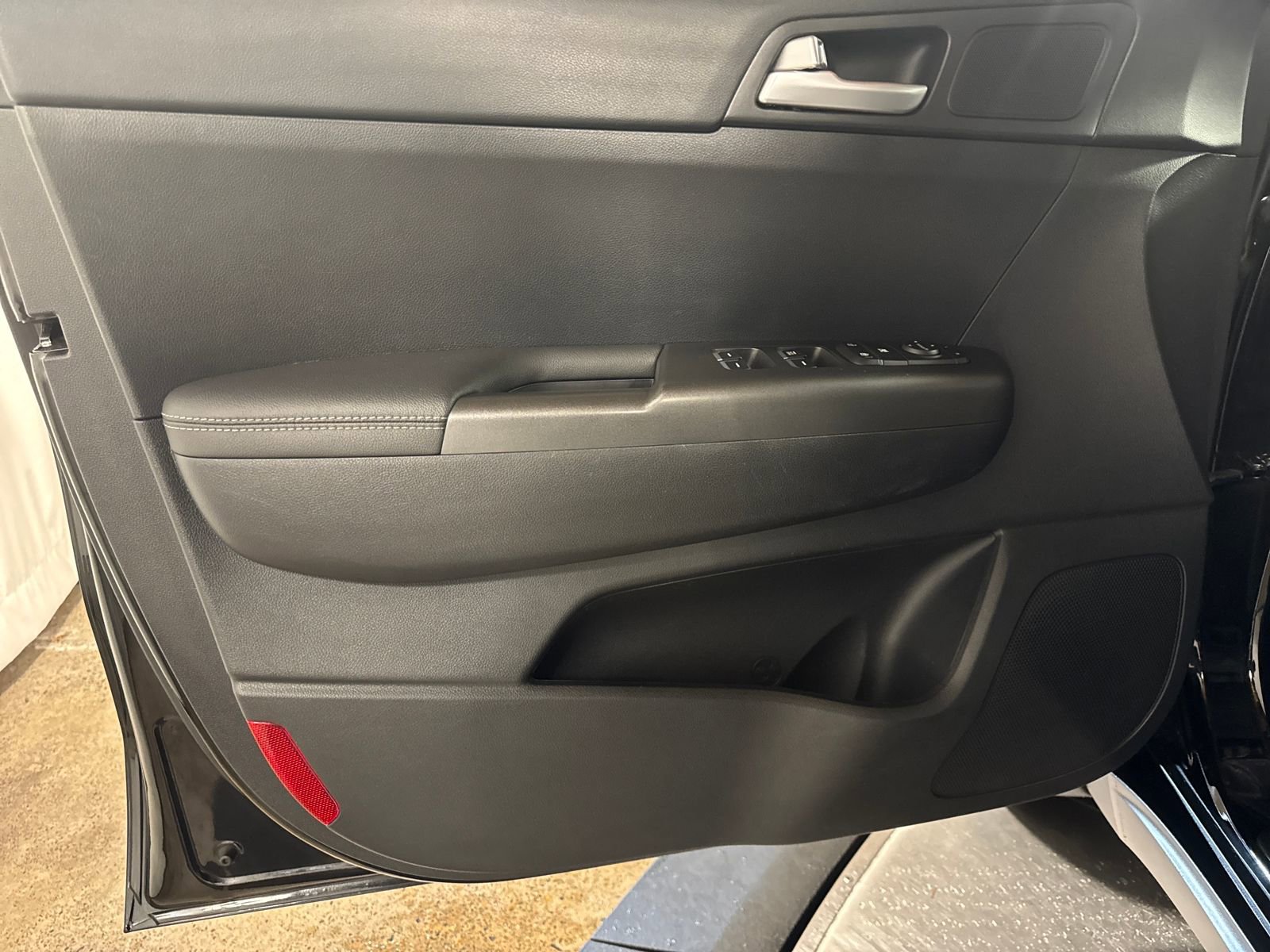 Used 2022 Kia Sportage LX image 24