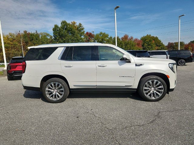 Used 2022 GMC Yukon Denali w/ Denali Premium Package AWD/4WD image 7