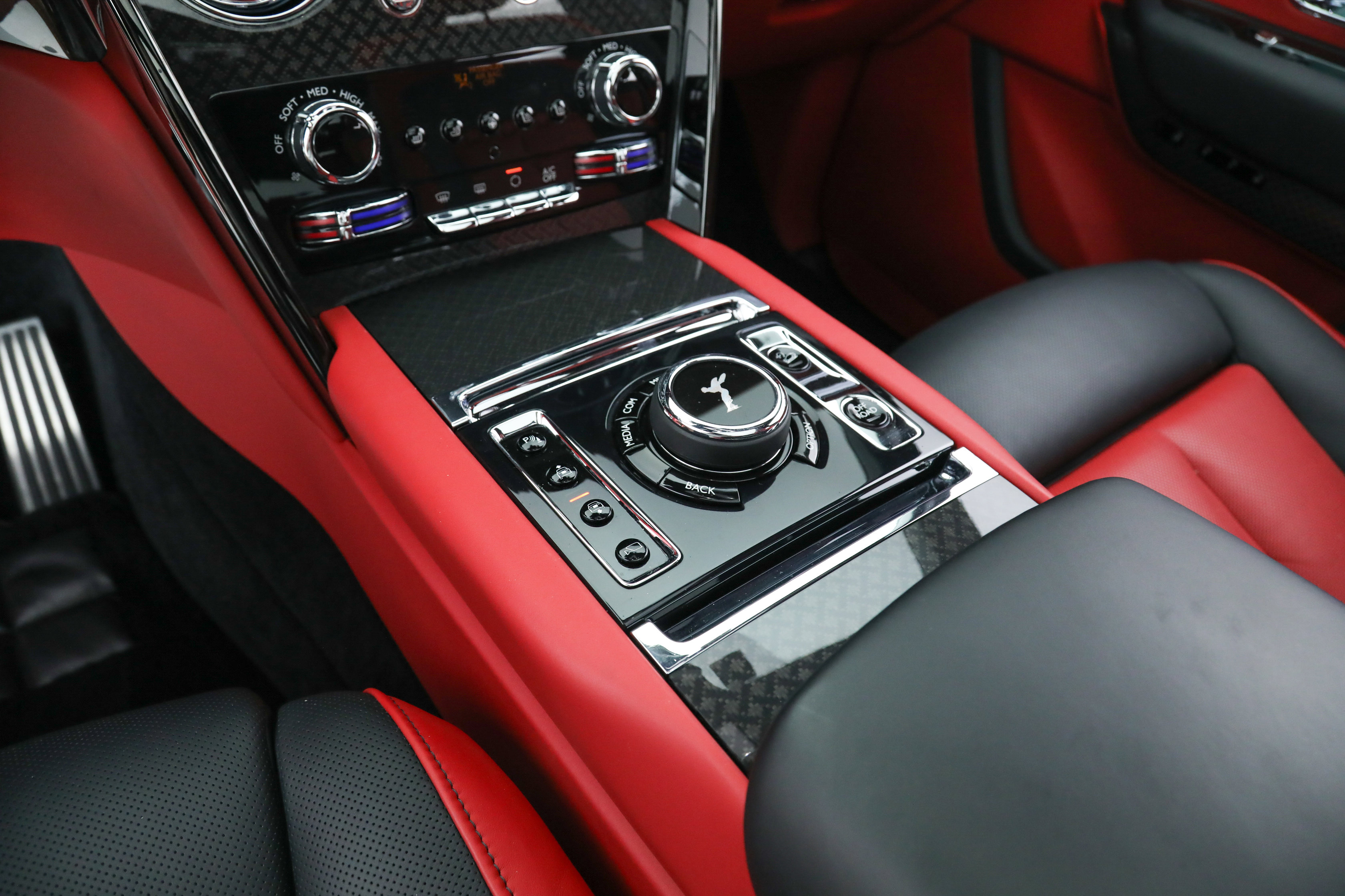 Used 2023 Rolls-Royce Cullinan Black Badge w/ Dark Exterior Package image 33