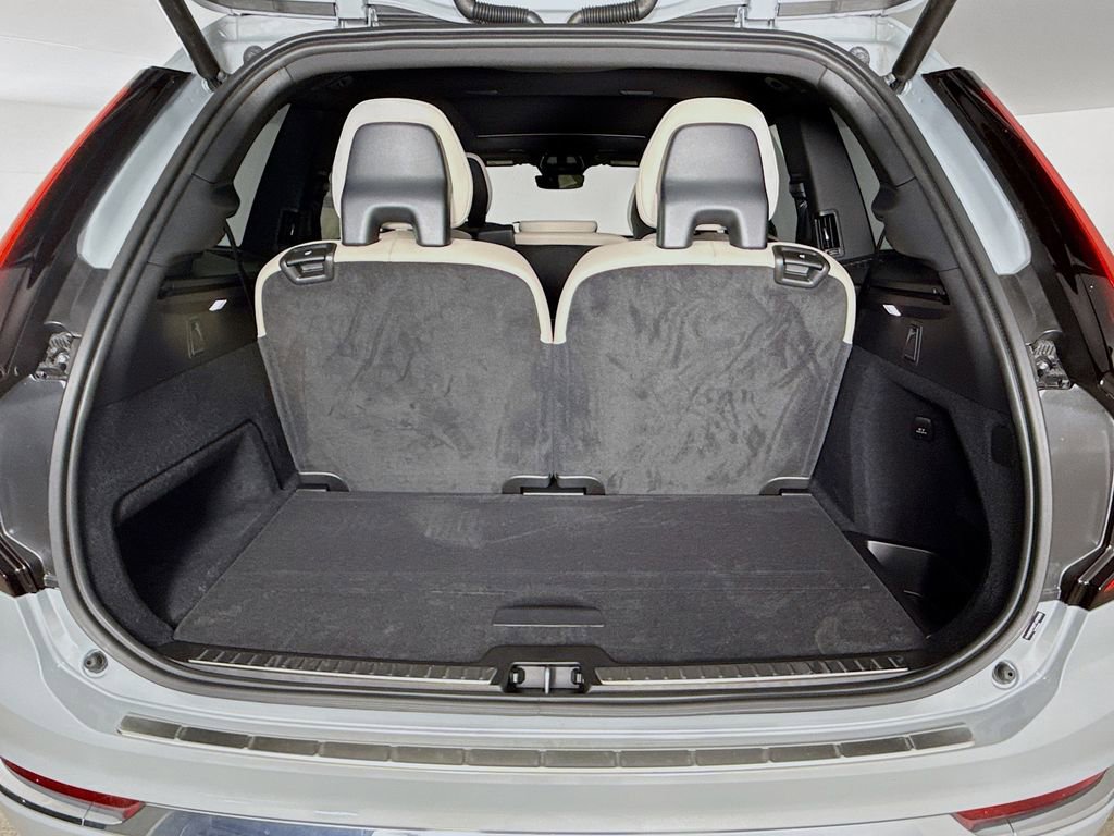 New 2026 Volvo XC90 T8 Plus w/ Protection Package Premier AWD/4WD image 28