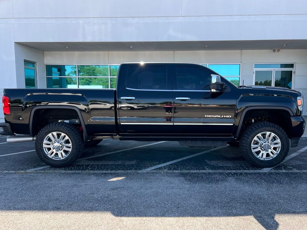Used 2019 GMC Sierra 2500 Denali w/ Duramax Plus Package image 3