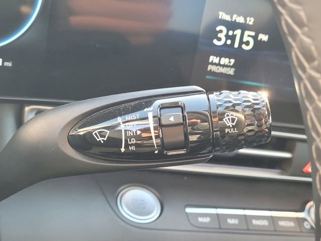 Used 2025 Hyundai Elantra SEL image 18