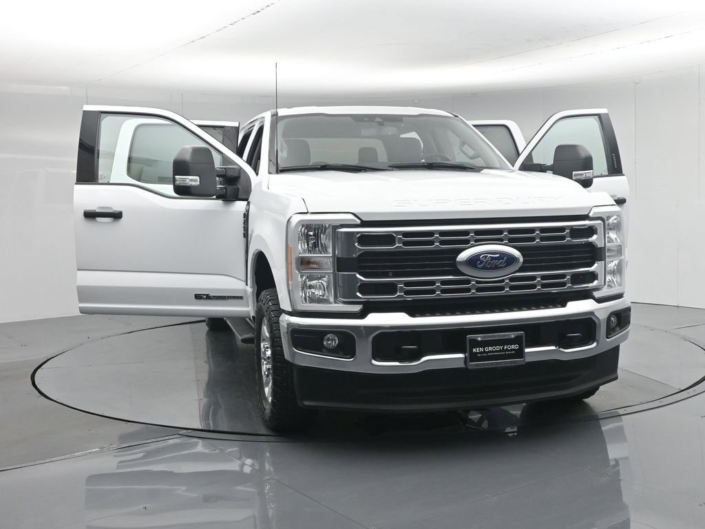 Used 2023 Ford F250 XLT w/ F-250 >10K GVWR Package image 35