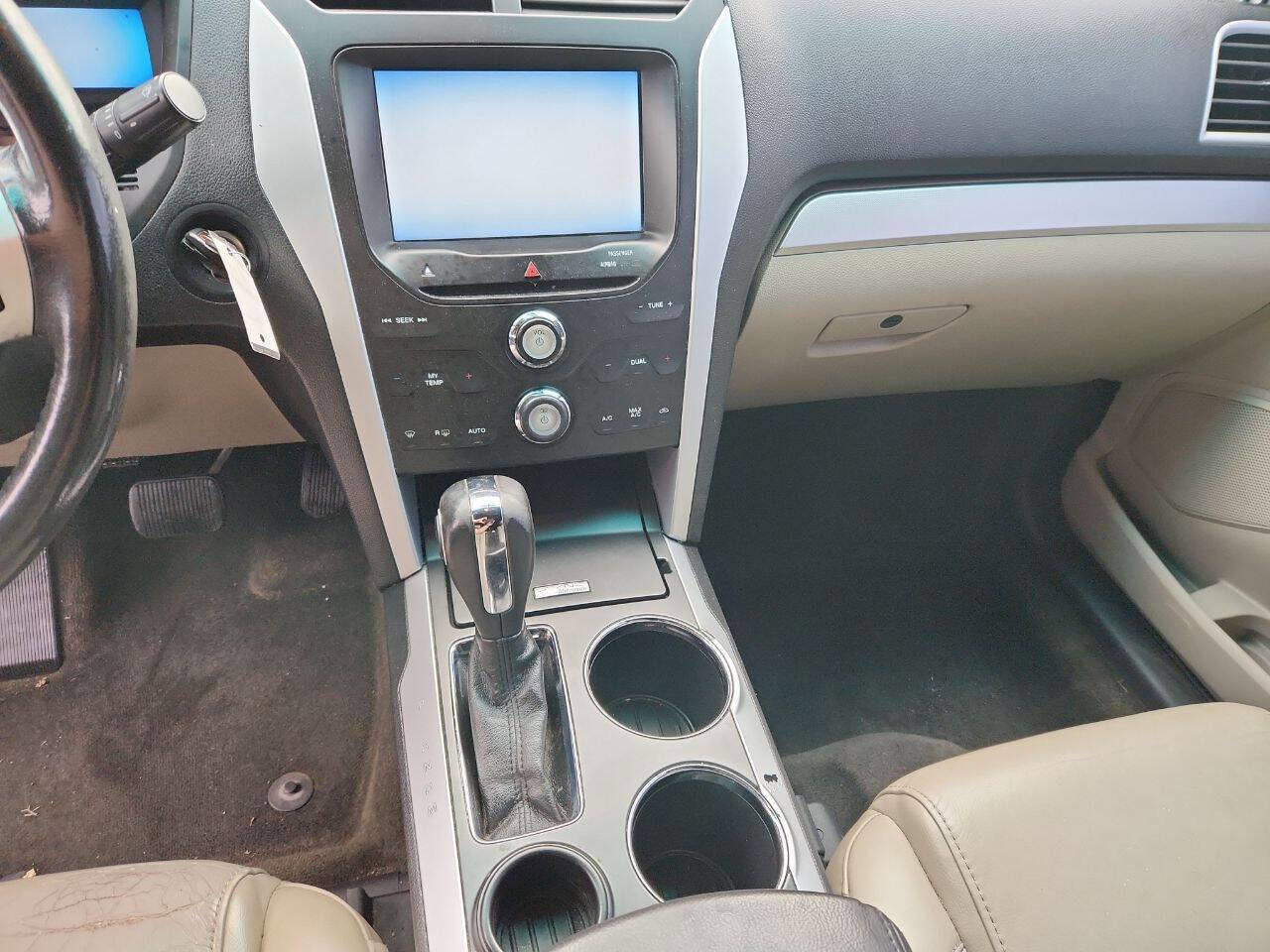 Used 2014 Ford Explorer XLT w/ Equipment Group 202A image 14