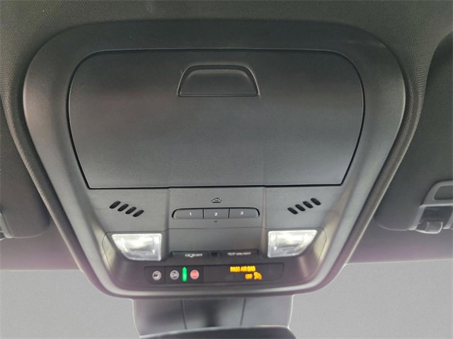 Used 2025 Cadillac XT4 Premium Luxury image 33