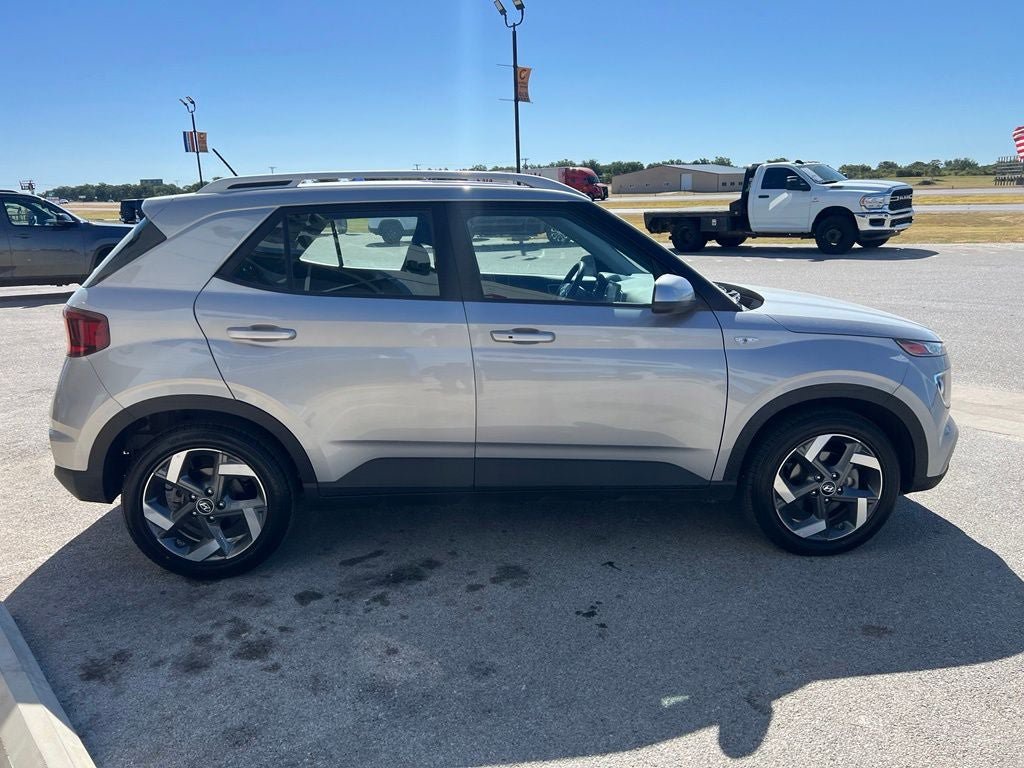 Used 2025 Hyundai Venue SEL FWD image 6