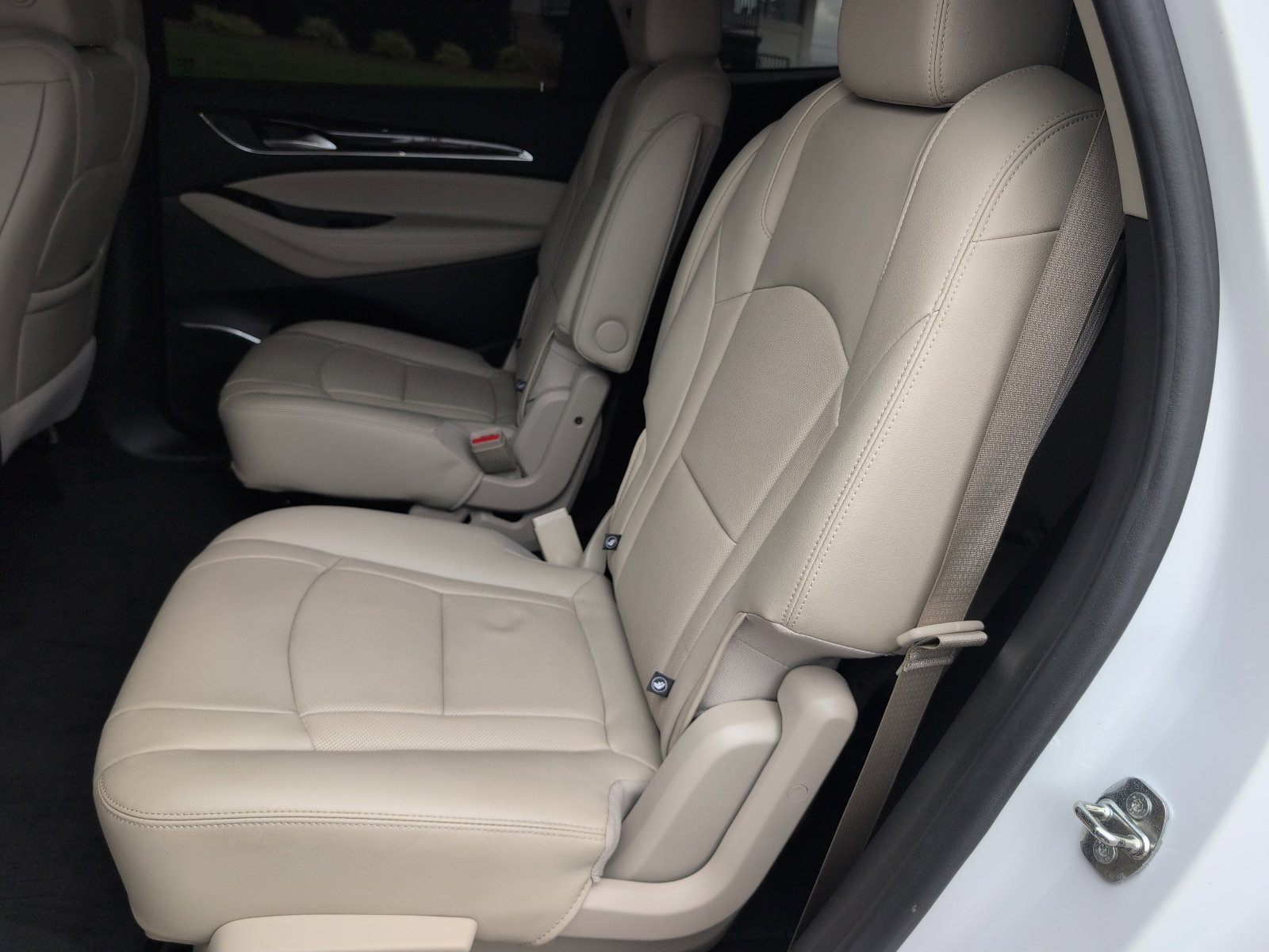 Used 2020 Buick Enclave Essence w/ Sound and Sites Package FWD image 16