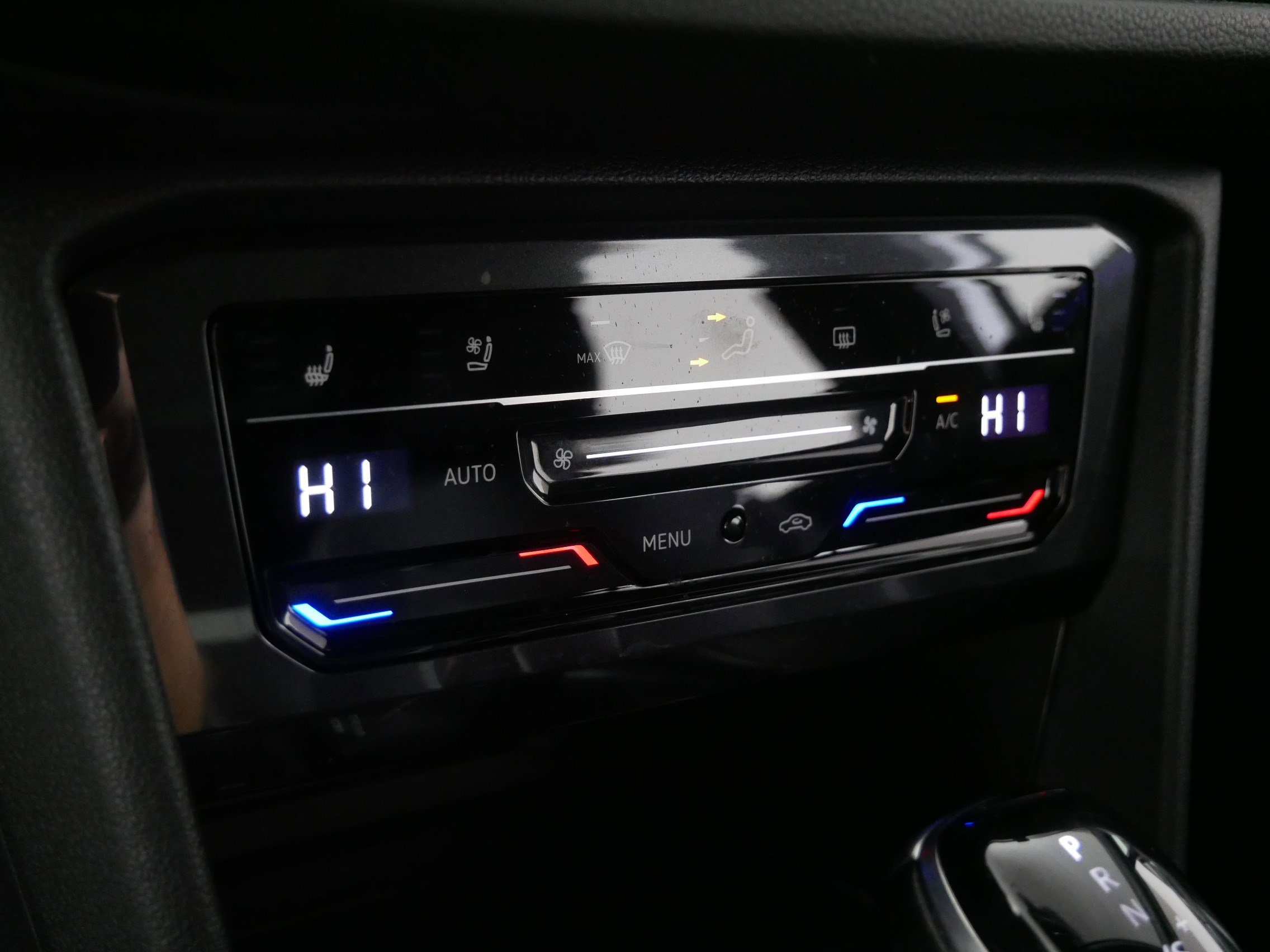 Used 2023 Volkswagen Tiguan SEL R-Line image 23