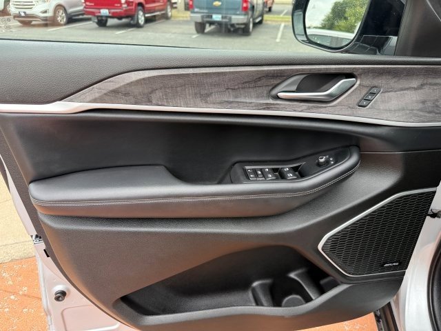 Used 2022 Jeep Grand Cherokee L Limited image 9