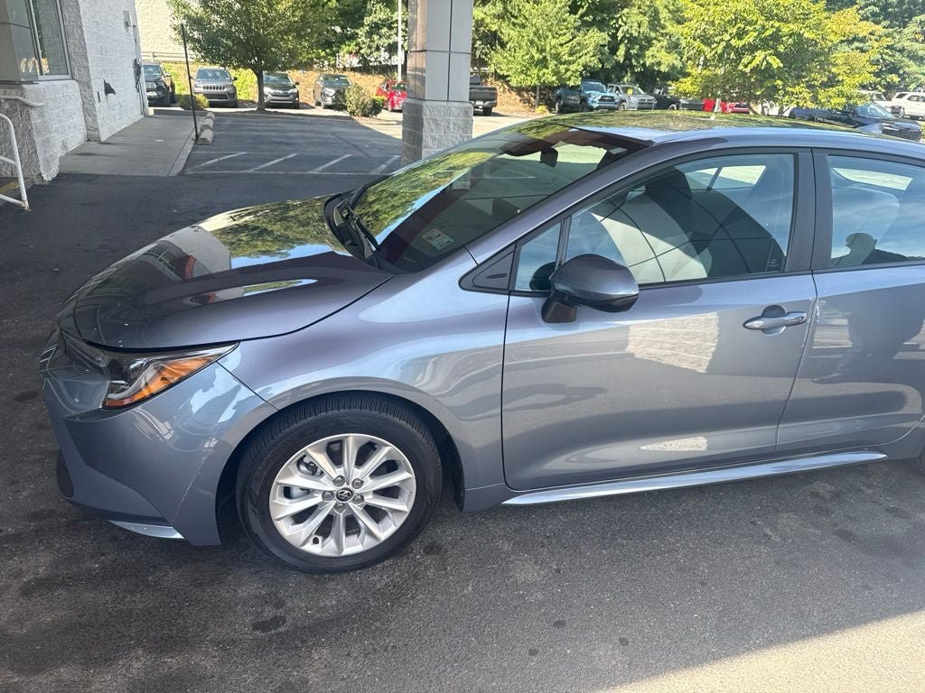 Used 2021 Toyota Corolla LE w/ LE Convenience Package FWD image 2