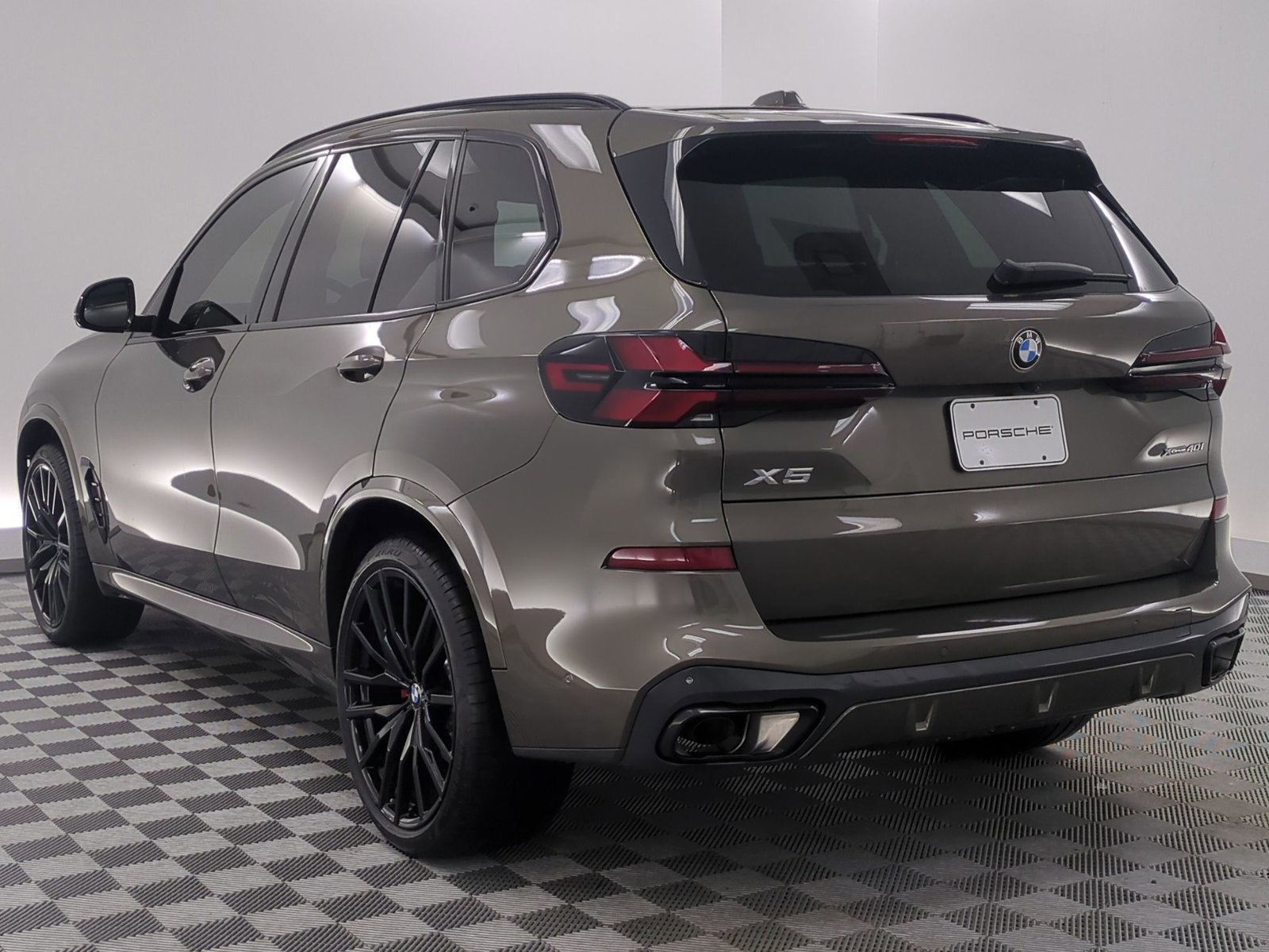 Used 2026 BMW X5 xDrive40i w/ M Sport Package AWD/4WD image 3