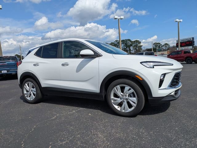 Used 2024 Buick Encore GX Preferred w/ Comfort Package image 2