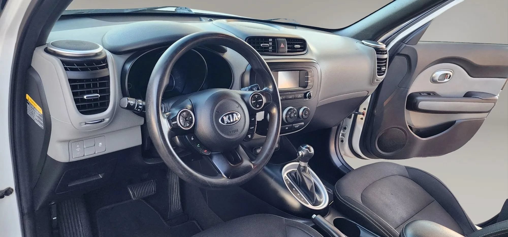 Used 2016 Kia Soul + FWD image 11